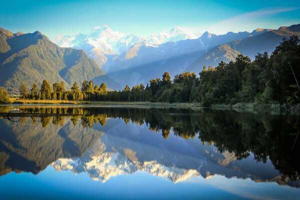 Schöne Reflexion Landschaft