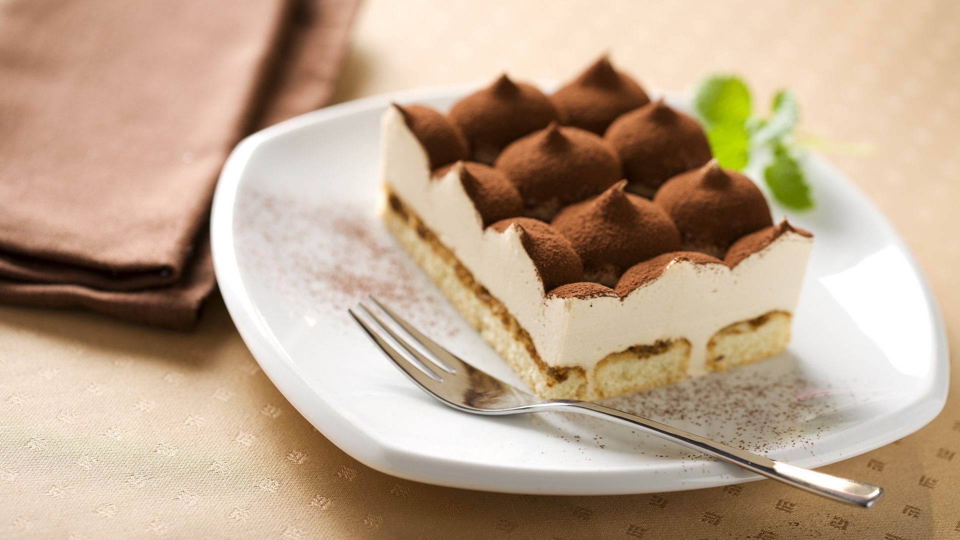 desserts lebensmittel schokolade süß kuchen creme lecker zucker kaffee frühstück gebäck hausgemachte teller milchprodukte kuchen backwaren cremig backen scheibe obst