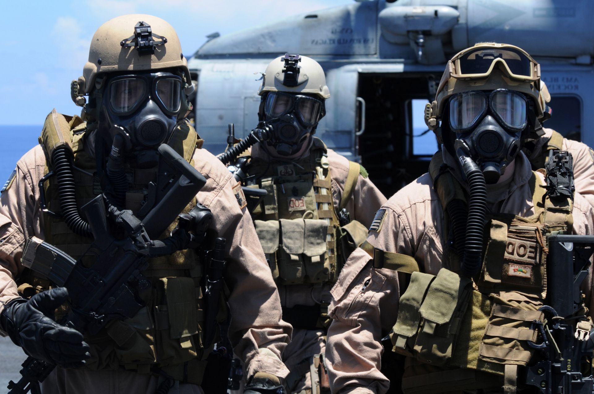 forces spéciales militaire guerre armée arme voiture soldat homme bataille armure groupe marine casque