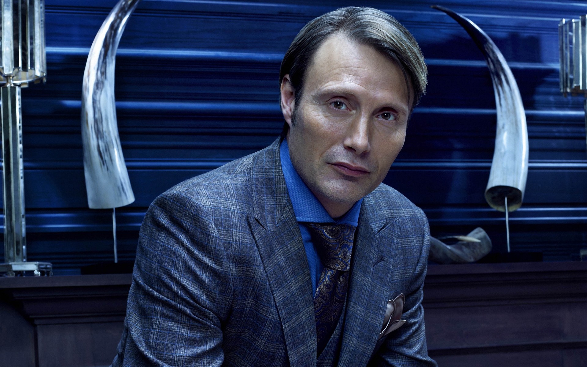 hombre solo hombre retrato negocio adulto interior mads mikkelsen hannibal