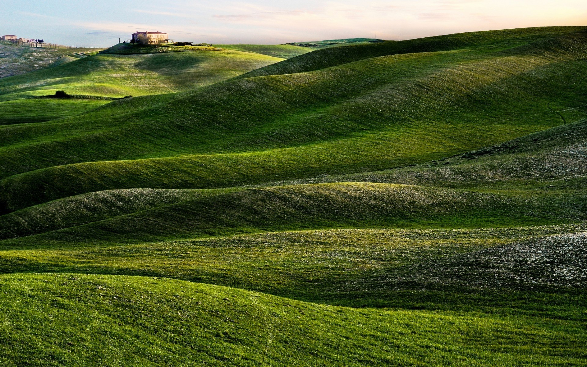 italie paysage champ herbe nature campagne agriculture rural ferme foin été colline à l extérieur pâturage terres agricoles pays pâturages terres cultivées toscane