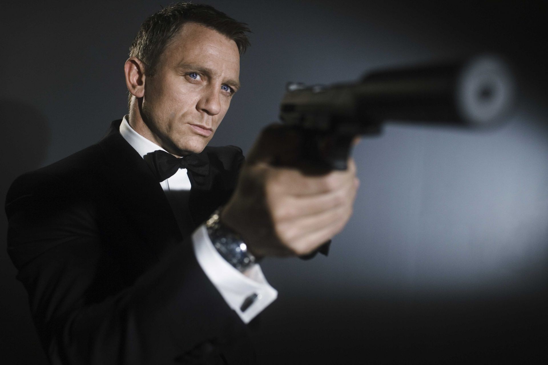 актеры один портрет взрослый человек бизнес наряд пистолет преступление носить оружие