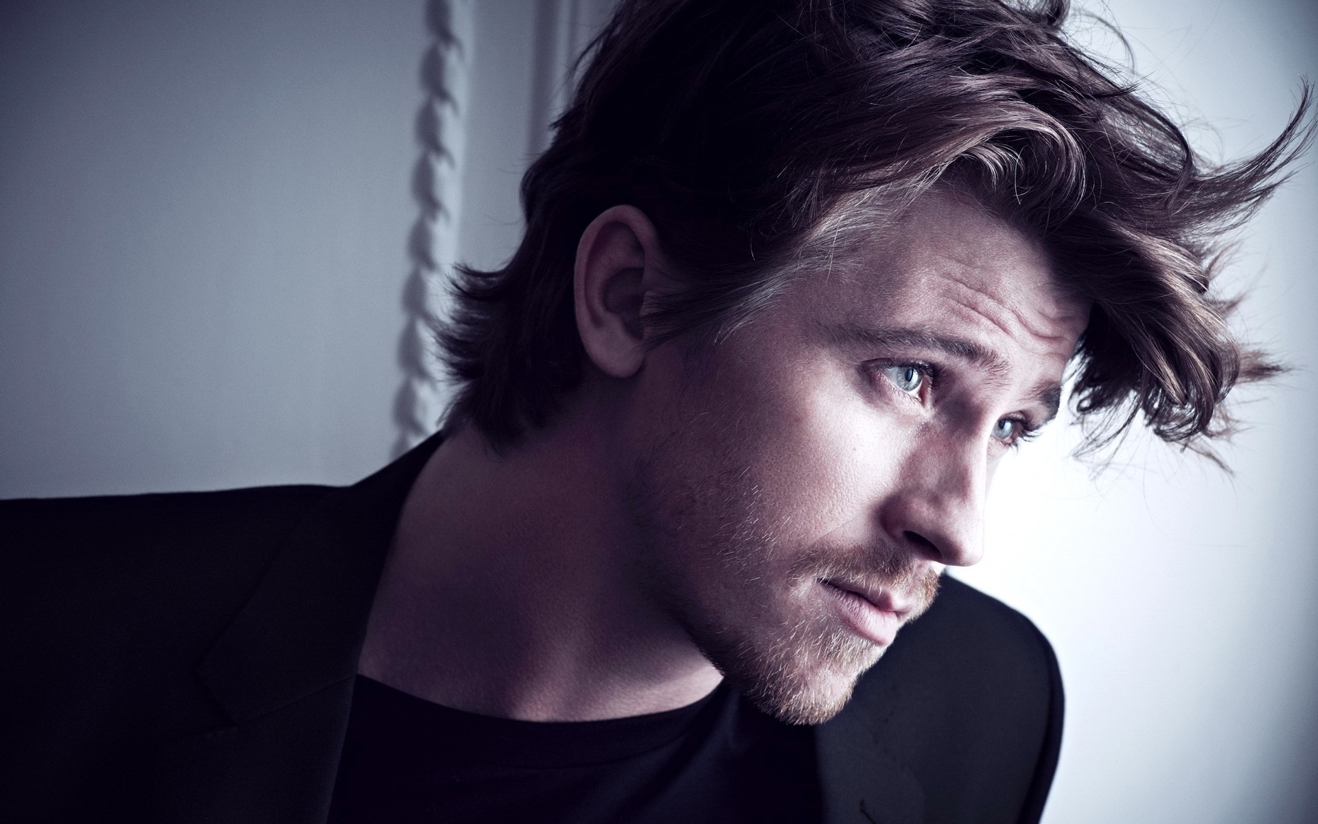 hommes portrait adulte mode unique modèle homme visage monochrome studio garrett hedlund mec acteur acteurs célébrité