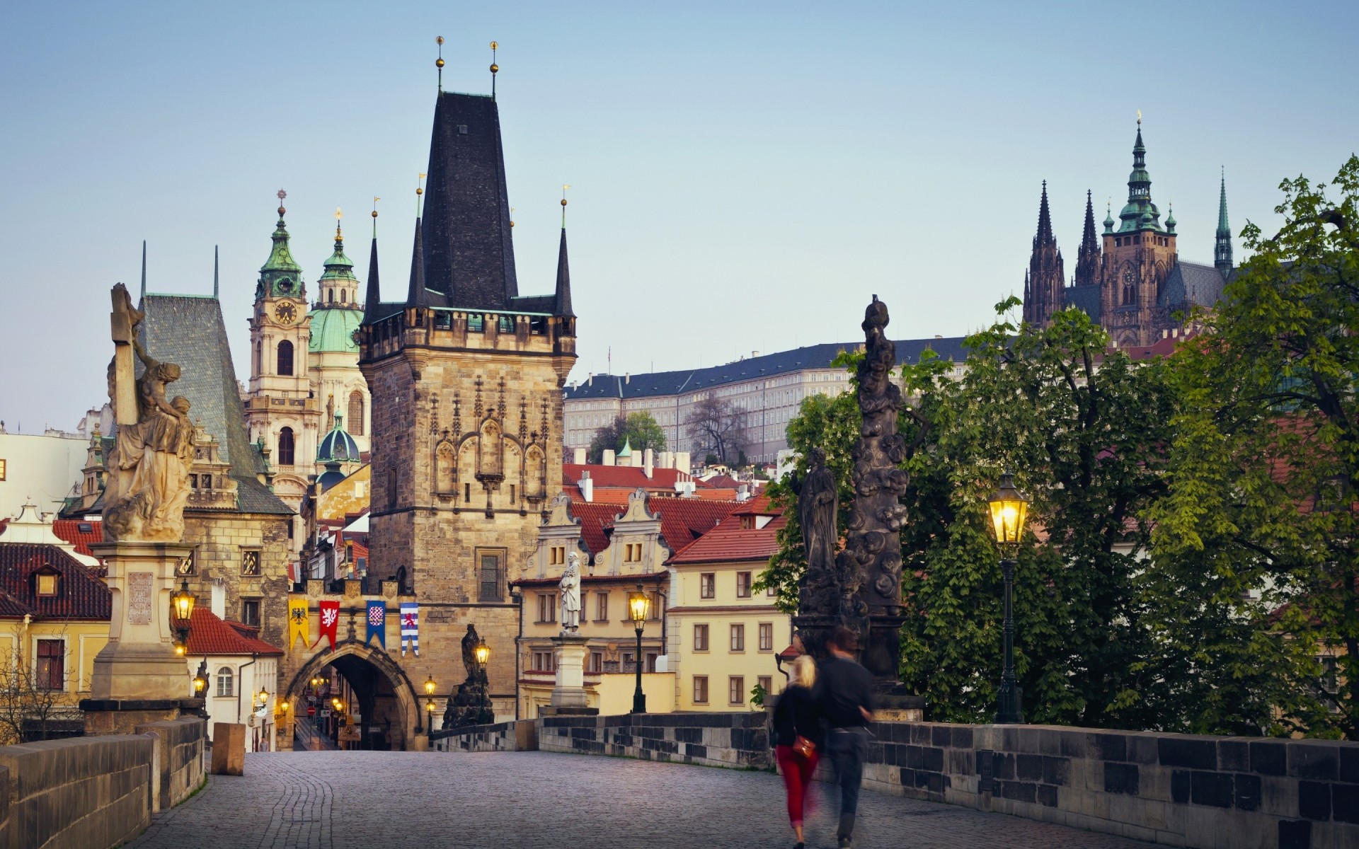 otras ciudades arquitectura ciudad viajes al aire libre casa ciudad iglesia cielo torre ciudad turismo gótico antiguo urbano catedral luz del día castillo calle punto de referencia puente de carlos praga paisaje