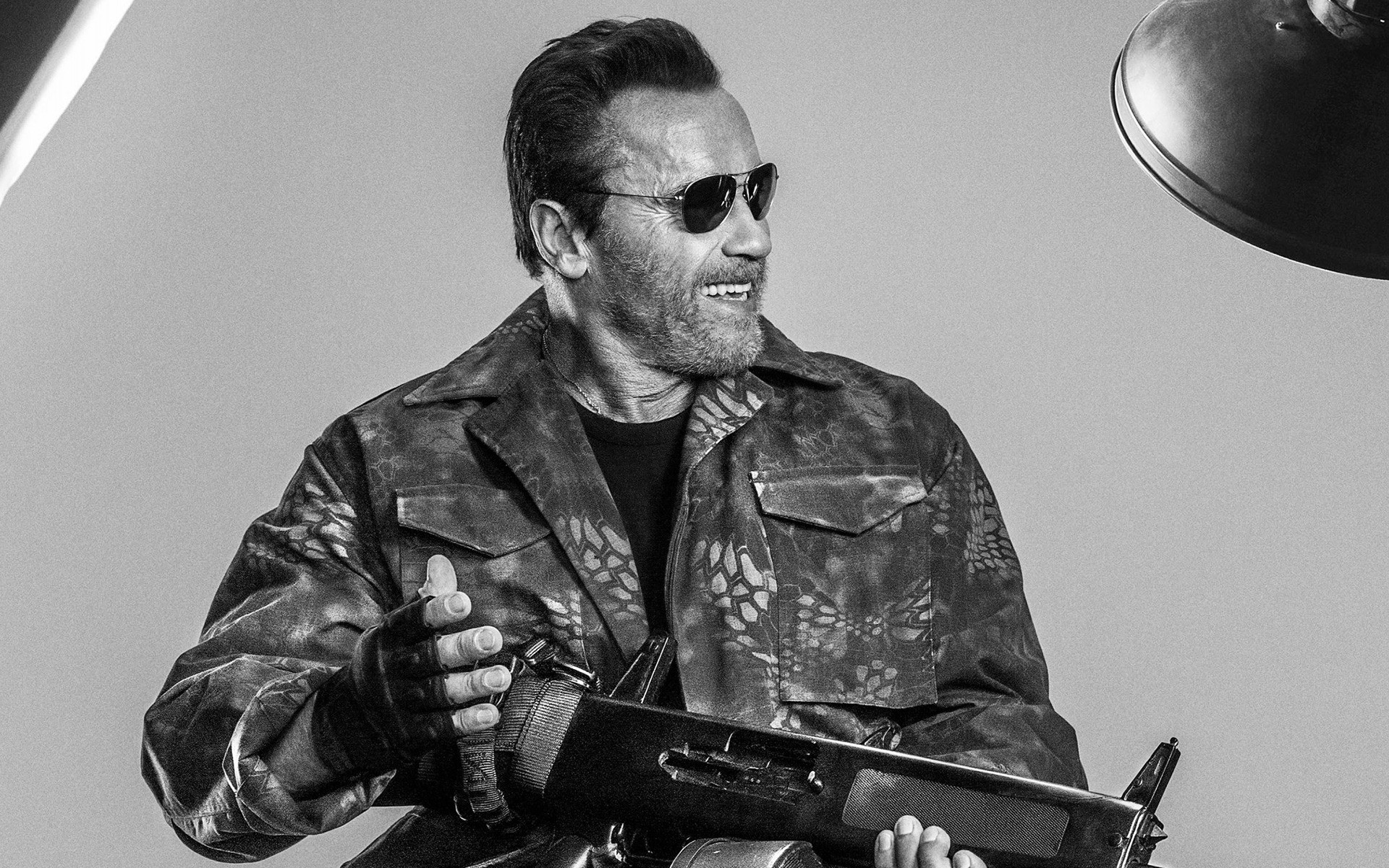 filmy jeden dorosły portret człowiek wojskowy żołnierz nosić wojny mundur broń strój muzyka armia arnold schwarzenegger niezniszczalni 3