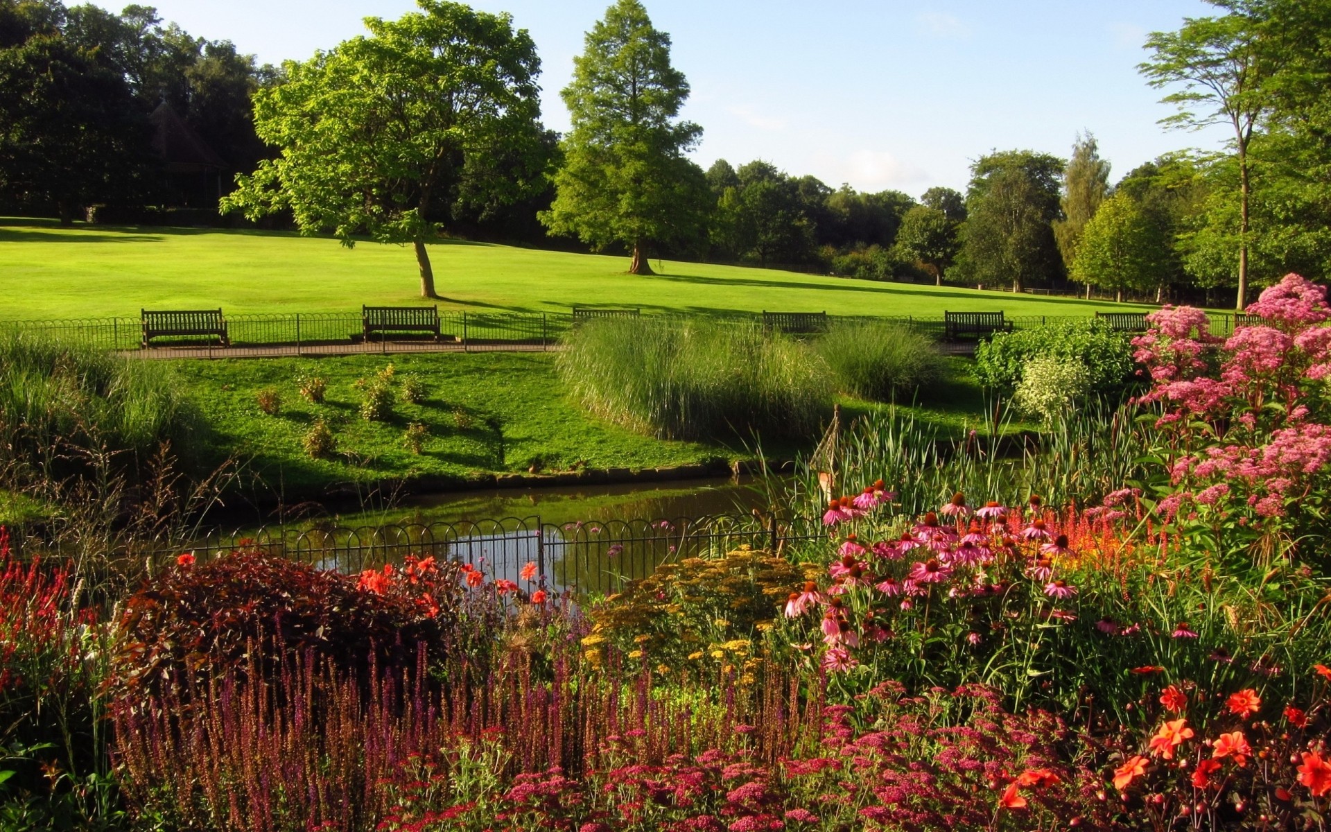 großbritannien landschaft gras natur blume sommer baum im freien garten rasen landschaftlich landschaftlich ländlich park heuhaufen flora spektakel feld hell farbe hampstead-hit see sonne prächtig