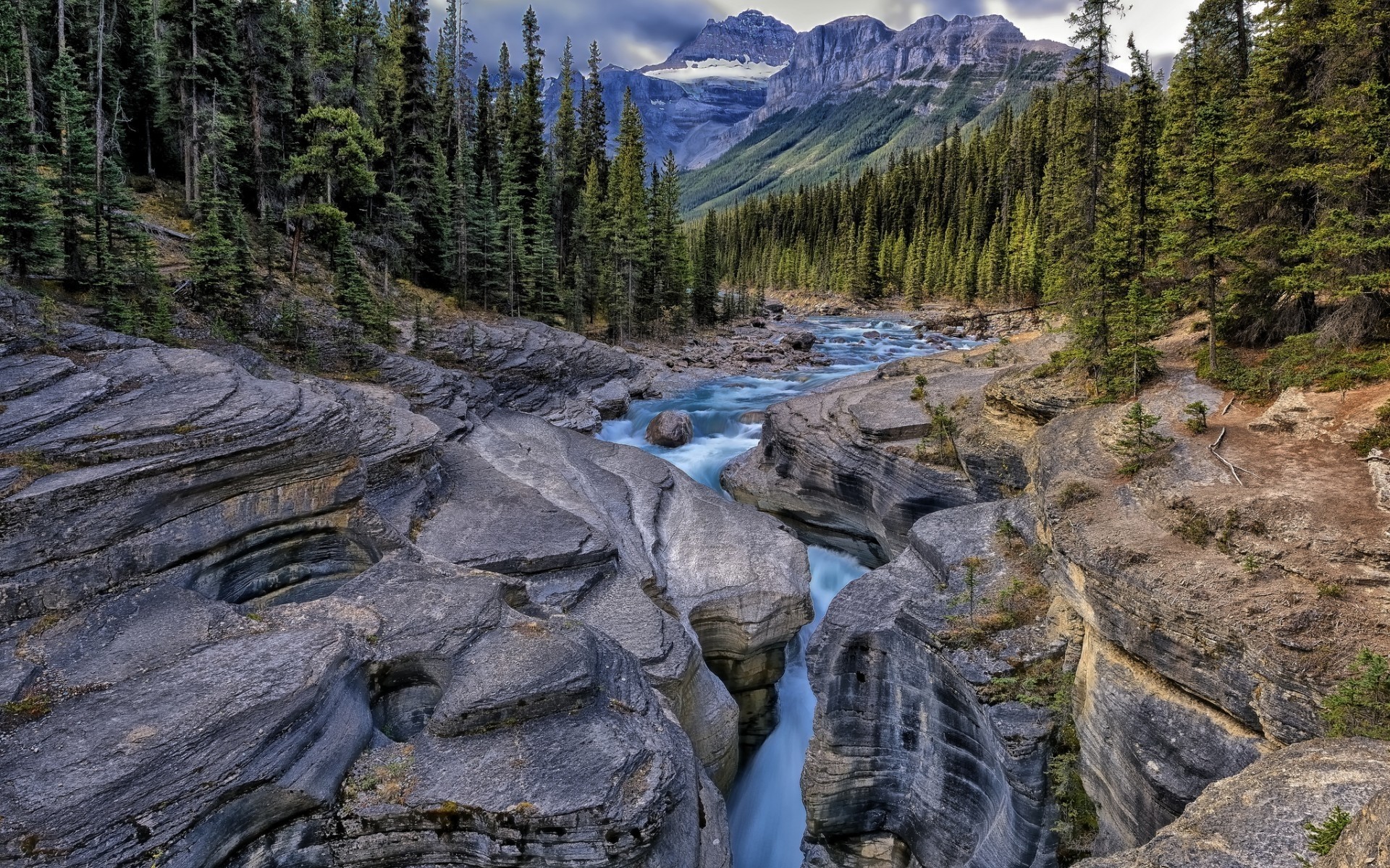 landschaft natur berg wasser holz landschaft rock reisen im freien fluss landschaftlich baum strom park national himmel tal umwelt landschaft wandern berge wald prächtig