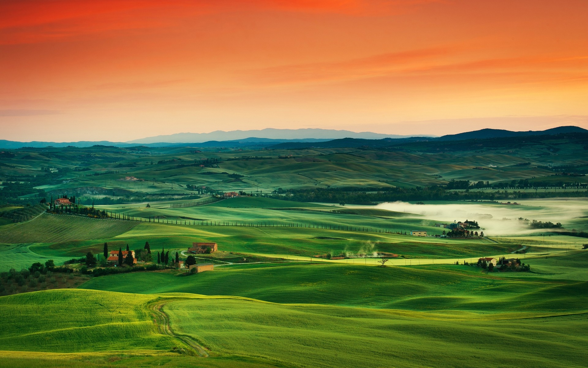 italie nature herbe voyage en plein air paysage ciel campagne été rural golf eau coucher de soleil terres cultivées toscane champs