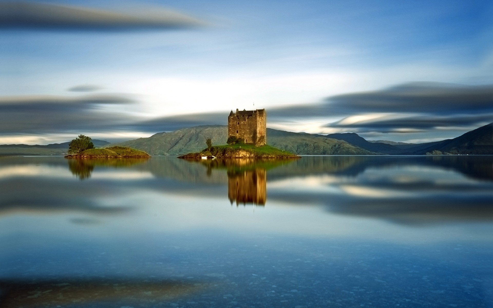 reino unido agua puesta de sol reflexión playa mar amanecer paisaje océano lago cielo noche al aire libre mar viajes paisaje sol castillo stalker escocia