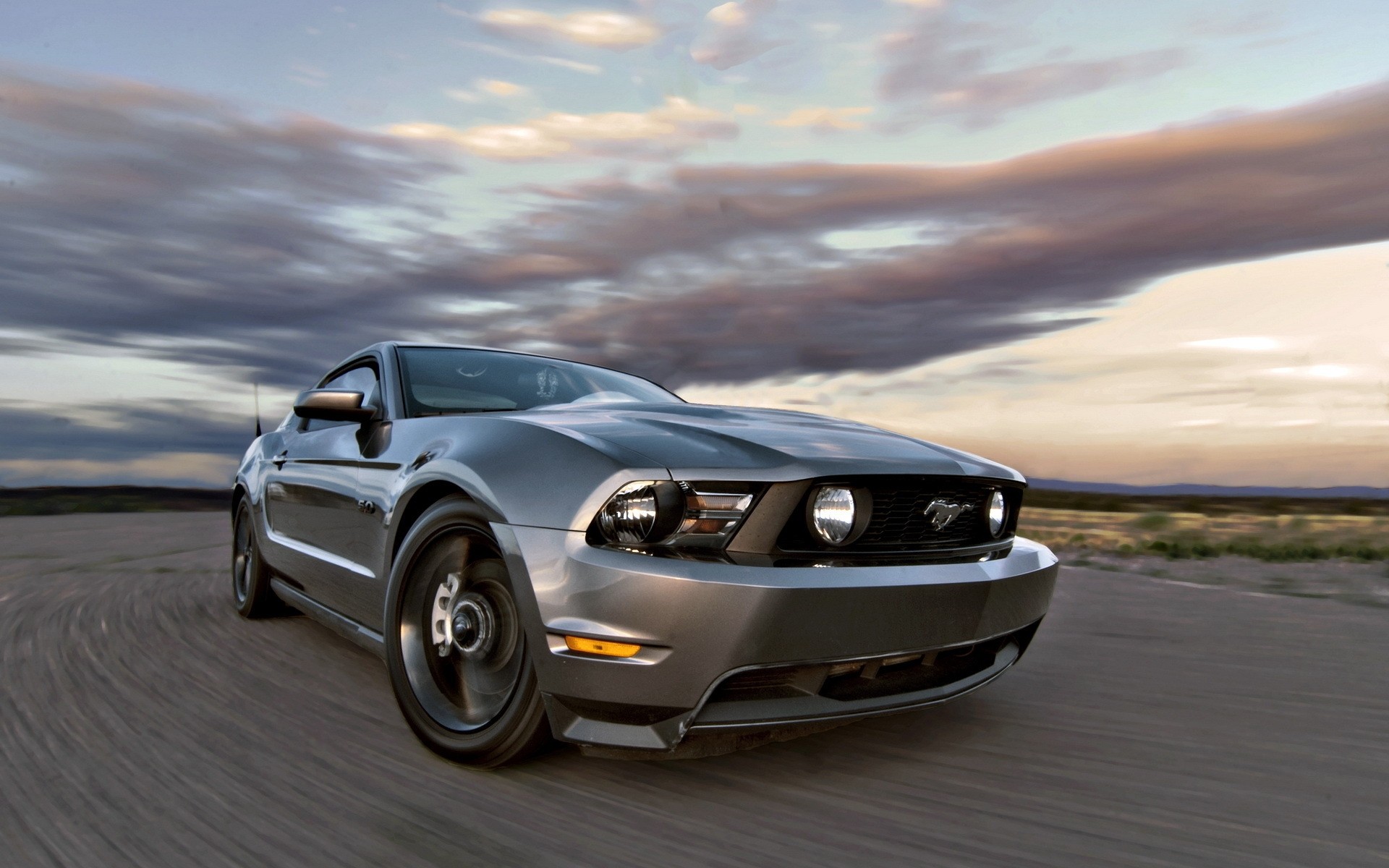 ford voiture voiture asphalte dépêchez-vous système de transport rapide trottoir noir midi action coucher de soleil ford mustang mustang gt voitures de sport voitures de muscle