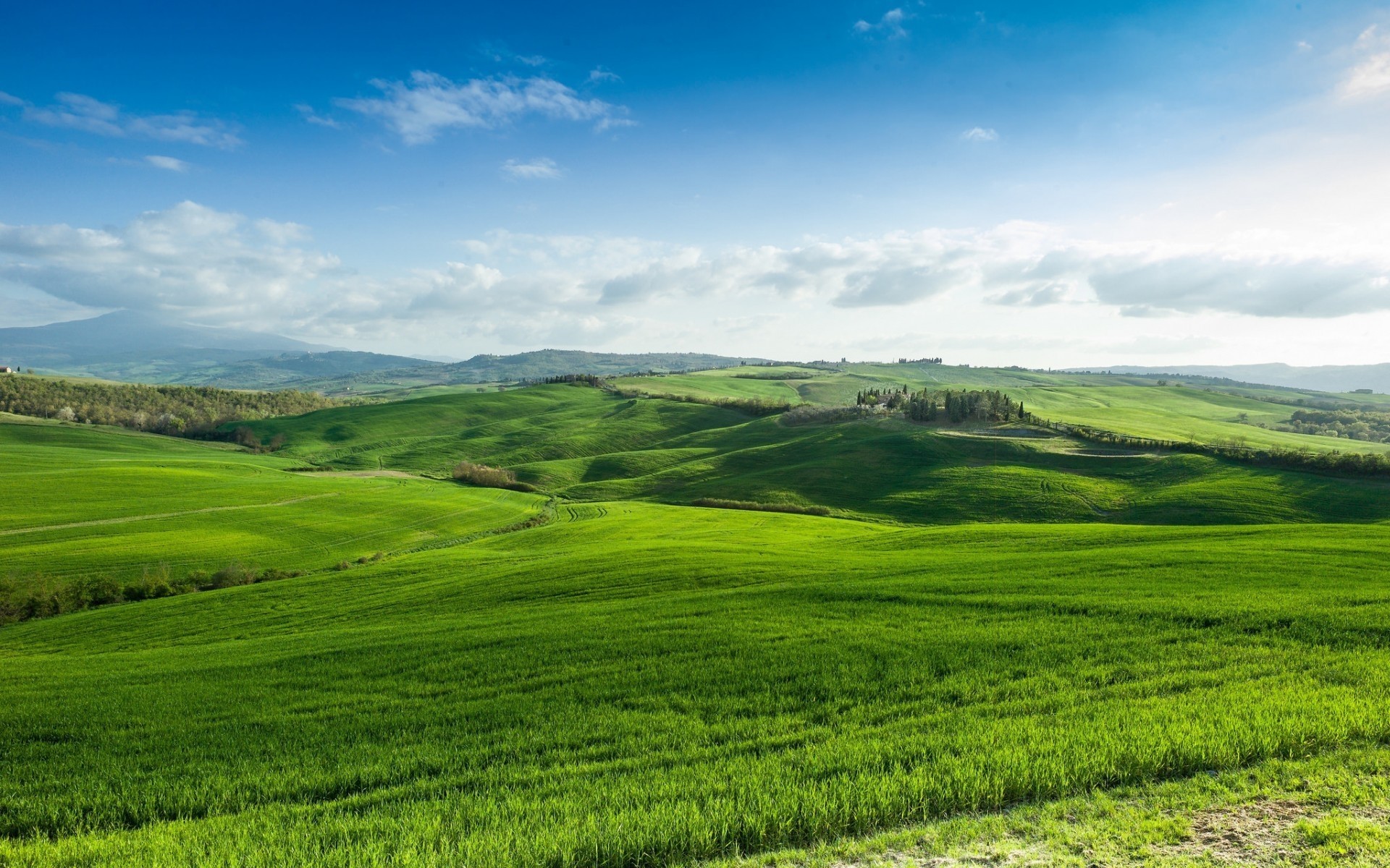 paisaje paisaje rural campo campo naturaleza hierba agricultura verano pasto granja colina heno cielo tierras de cultivo país al aire libre tierras cultivadas fresco magnífico campos