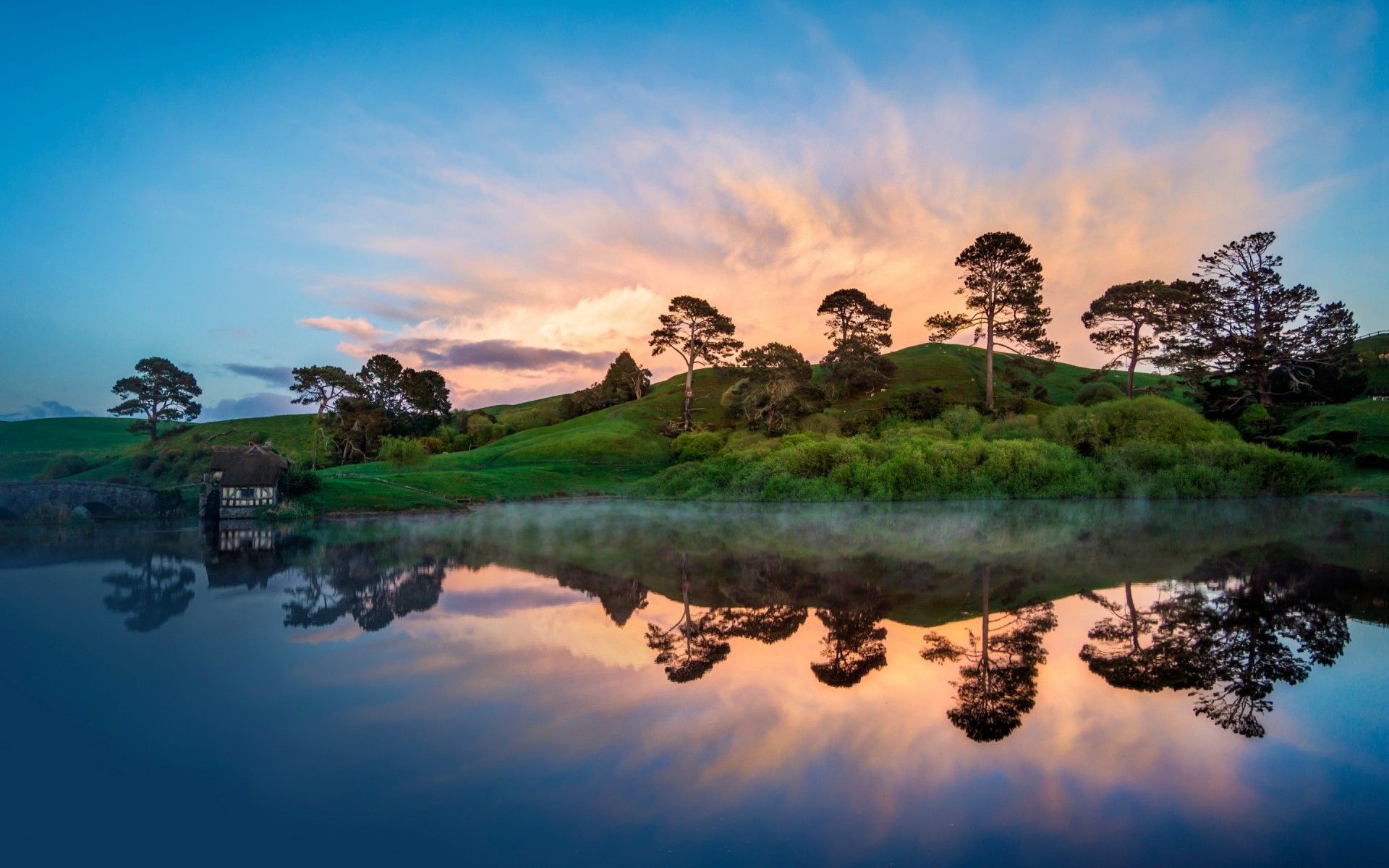 paisagens paisagem céu água natureza árvore viagens ao ar livre amanhecer verão nuvem pôr do sol bela reflexão espetáculo noite lago cênica sol colina deslumbrante