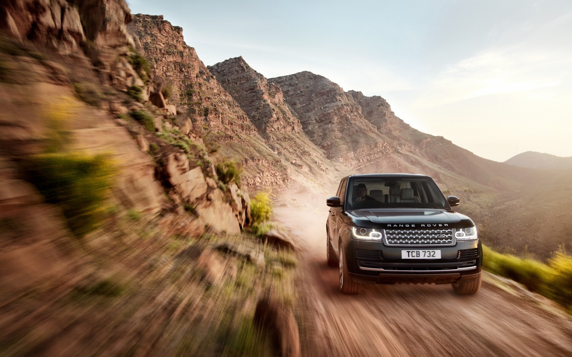 range rover travel outdoors road landscape sky mountain daylight nature gorgeous muscle cars