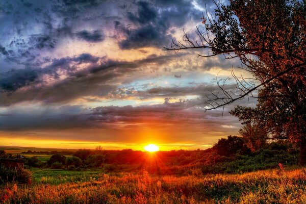 Wunderbare Sonnenuntergang Landschaft