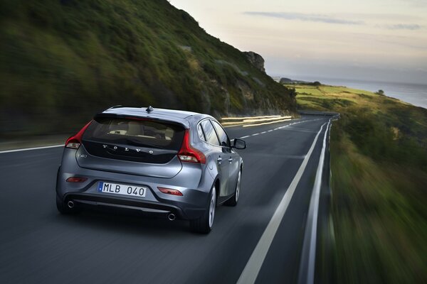 Calm and moderate gray Volvo rolls along the serpentine