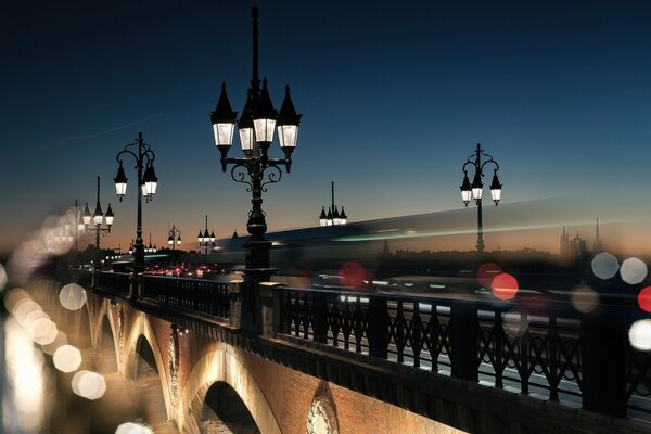 Schöne Brücke in Frankreich