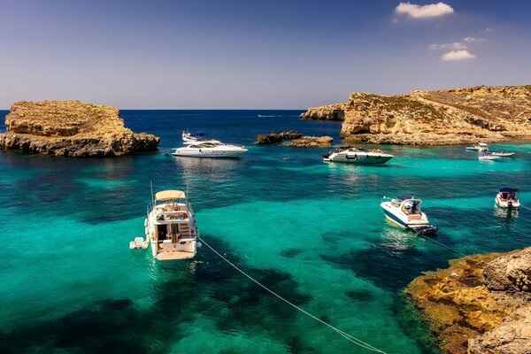 Aguas Esmeralda, barcos e islas. Dee