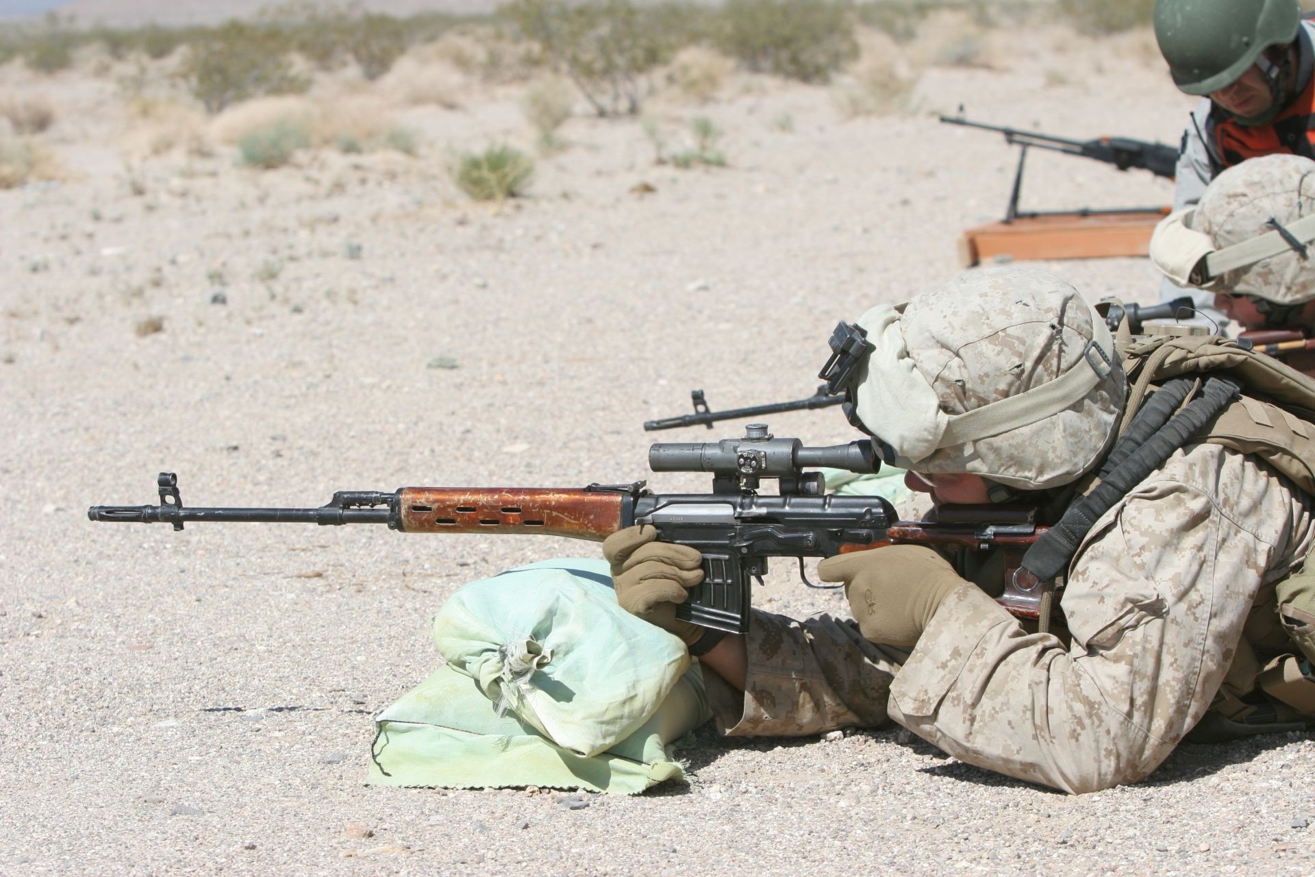 спецназ солдат пистолет военные винтовка оружие войны армия битва пулемет боеприпасы камуфляж человек униформа боевой снайпер безопасности нападение силу