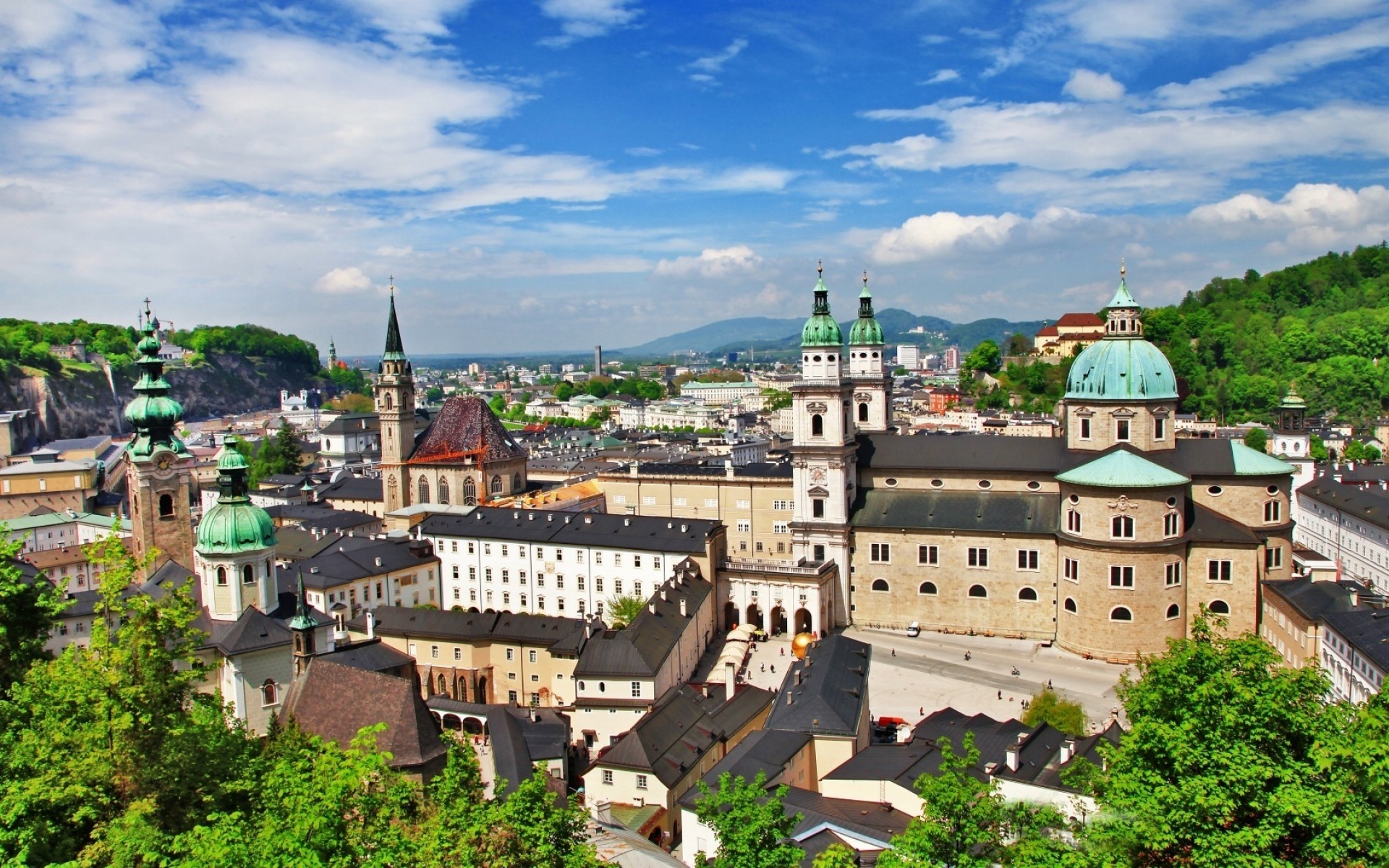 andere städte architektur reisen stadt stadt kirche haus alt schloss stadt gotisch dach haus im freien tourismus spektakel himmel hügel traditionell turm salzach kapelle brücke landschaft kathedrale