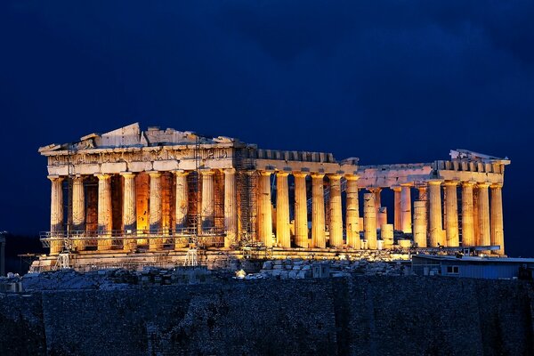 Grèce, colonnes anciennes, architecture inoubliable