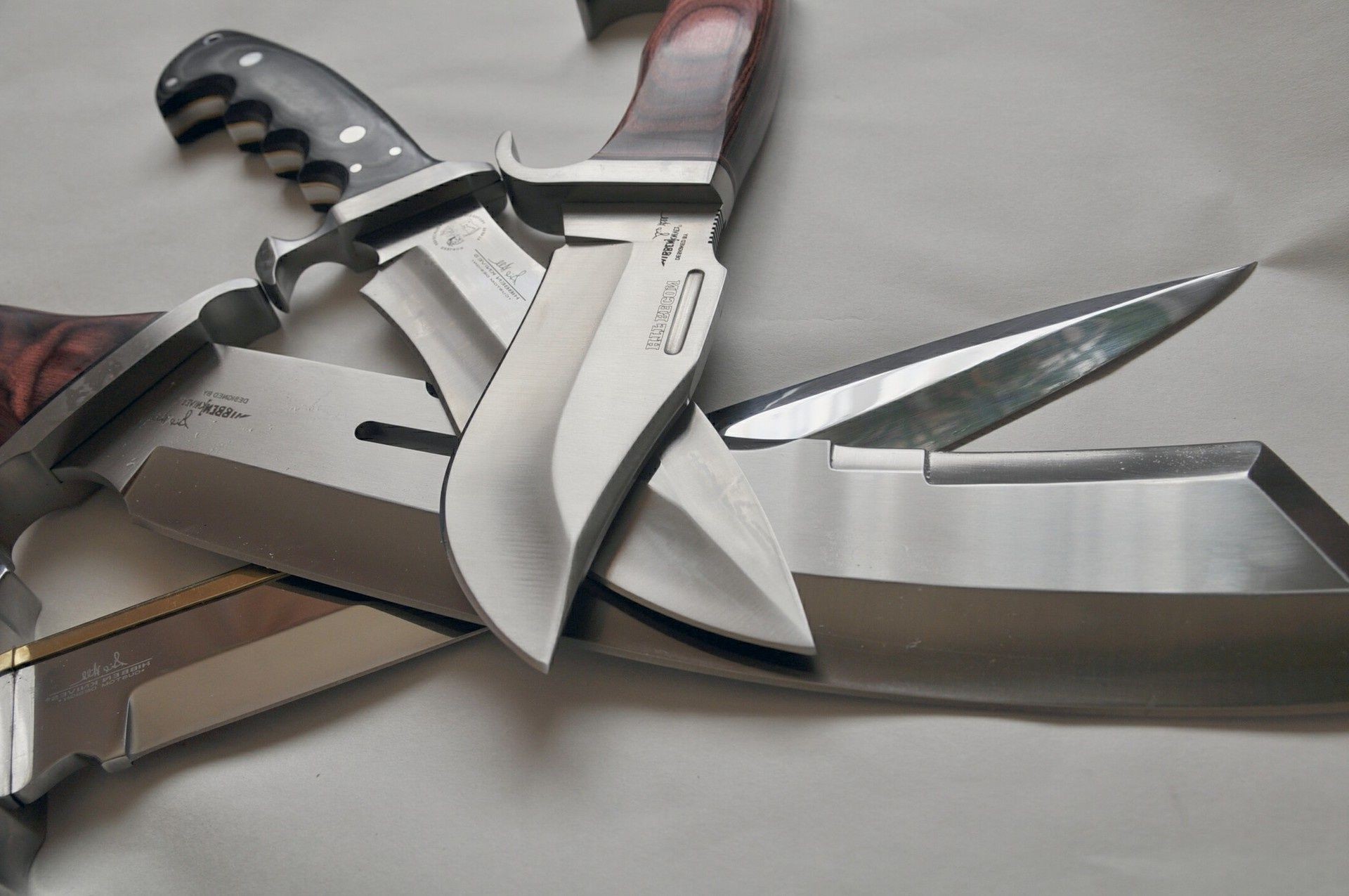 мечи и клинки нож сталь острый бизнес натюрморт остекленные хром