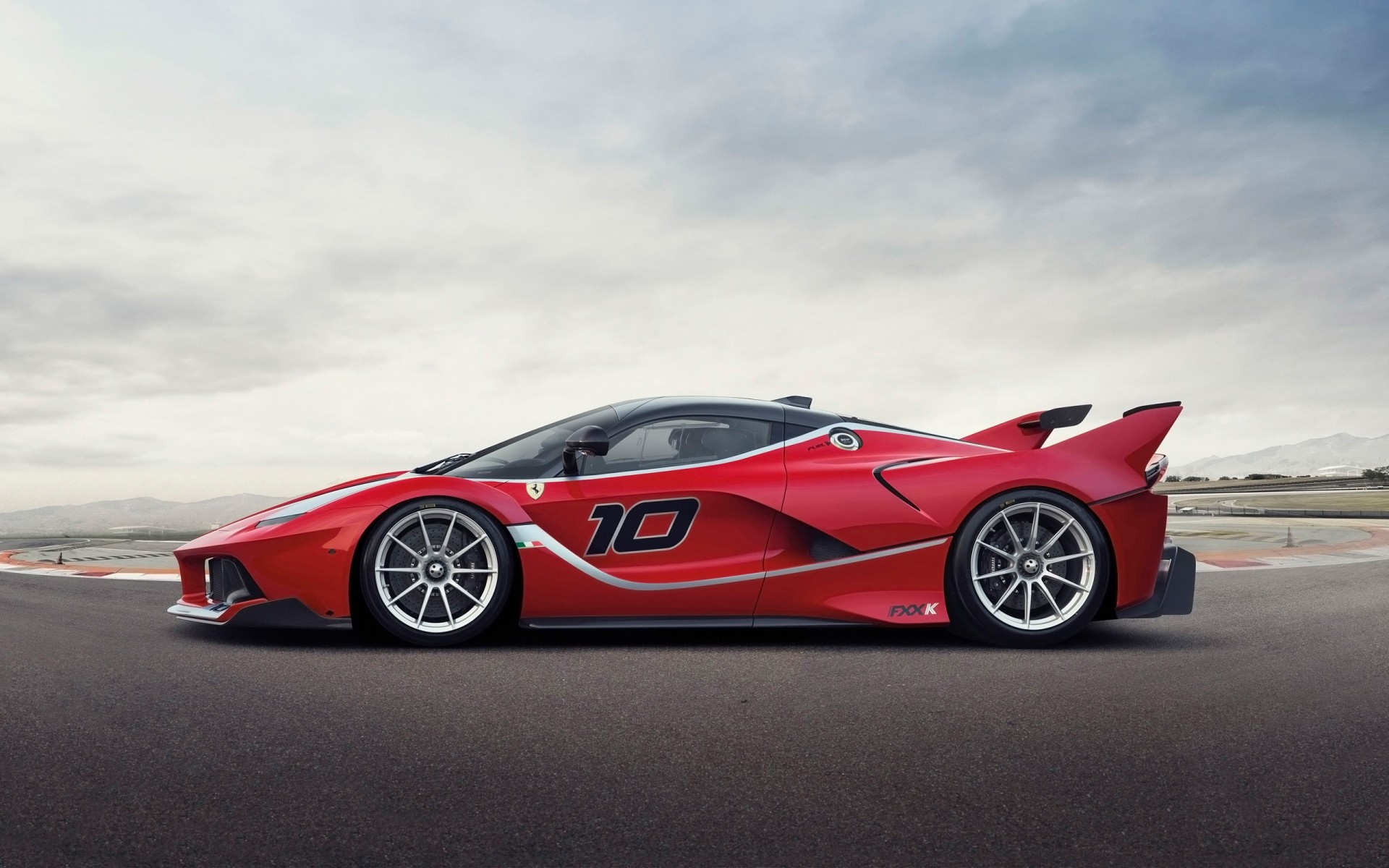 concept cars auto auto rennen beeilen sie sich schnell asphalt wettbewerb schwarz aktion fahren räder transportsystem track bürgersteig coupé fxx auf ferrari ferrari fxx auf statische ferrari-konzept