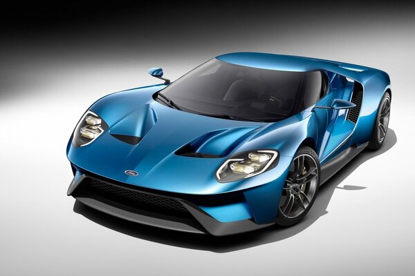 Ford bleu sur fond gris