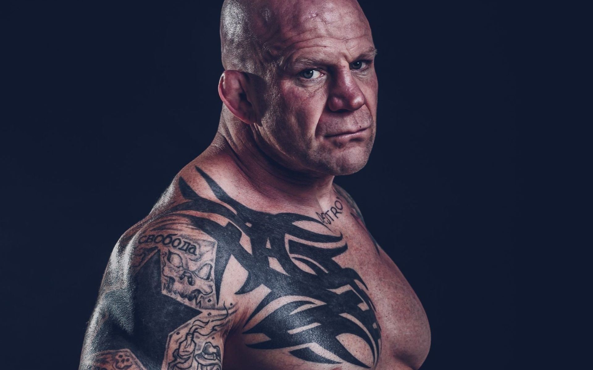 deporte solo hombre adulto retrato tatuajes calvo atleta jeff monson mma luchador muñeco de nieve