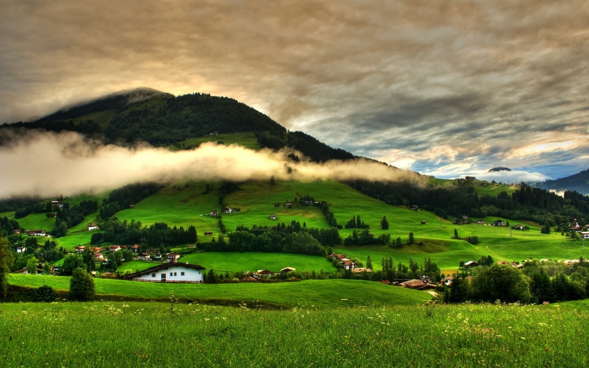 frühling landschaft natur gras landwirtschaft baum feld himmel des ländlichen raums landschaft bauernhof im freien heuhaufen hügel sommer weide wolke reisen berge grün