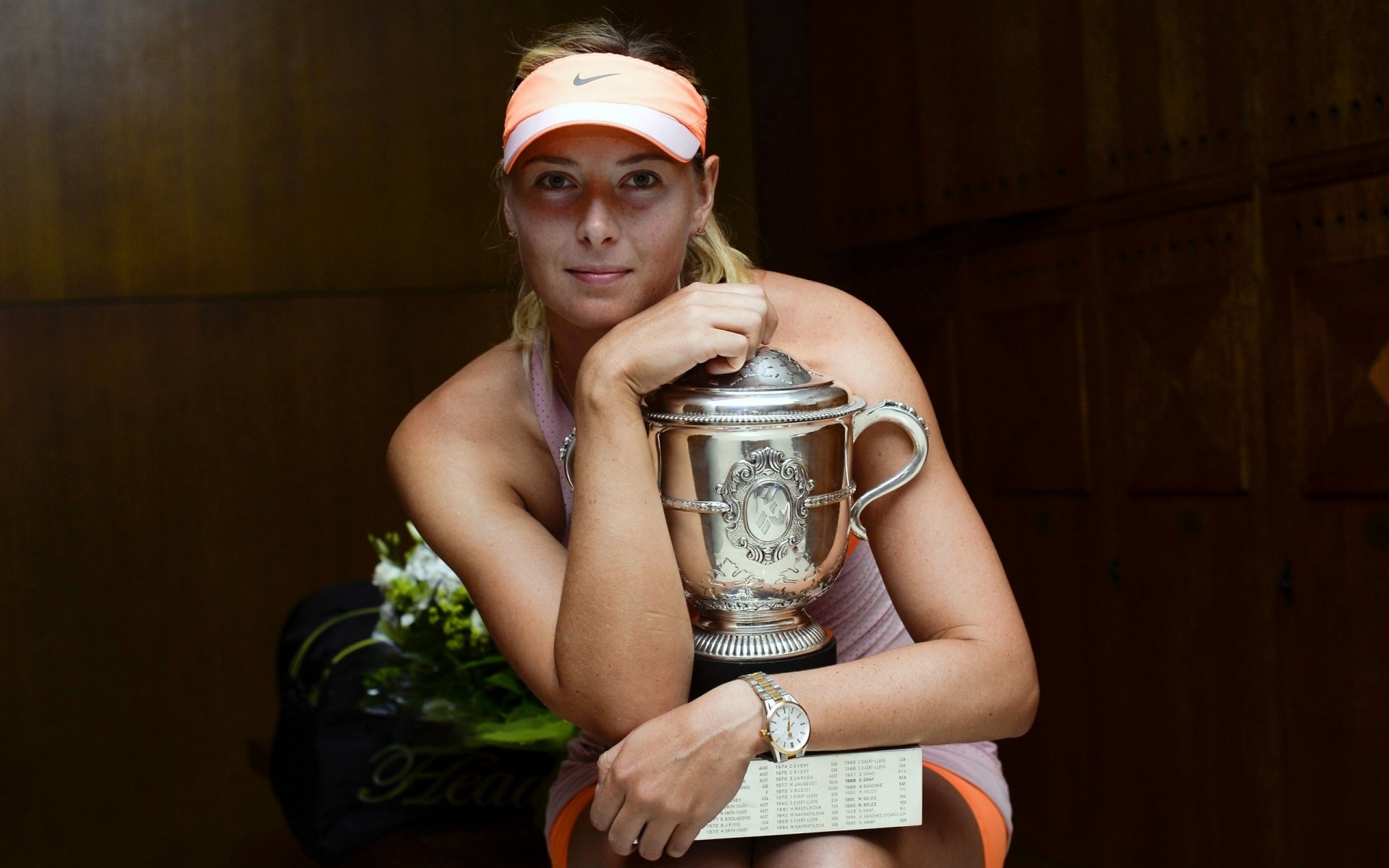 sportlerin allein frau erwachsener drinnen freizeit tragen wettbewerb porträt vergnügen mann maria scharapowa roland garros tennis