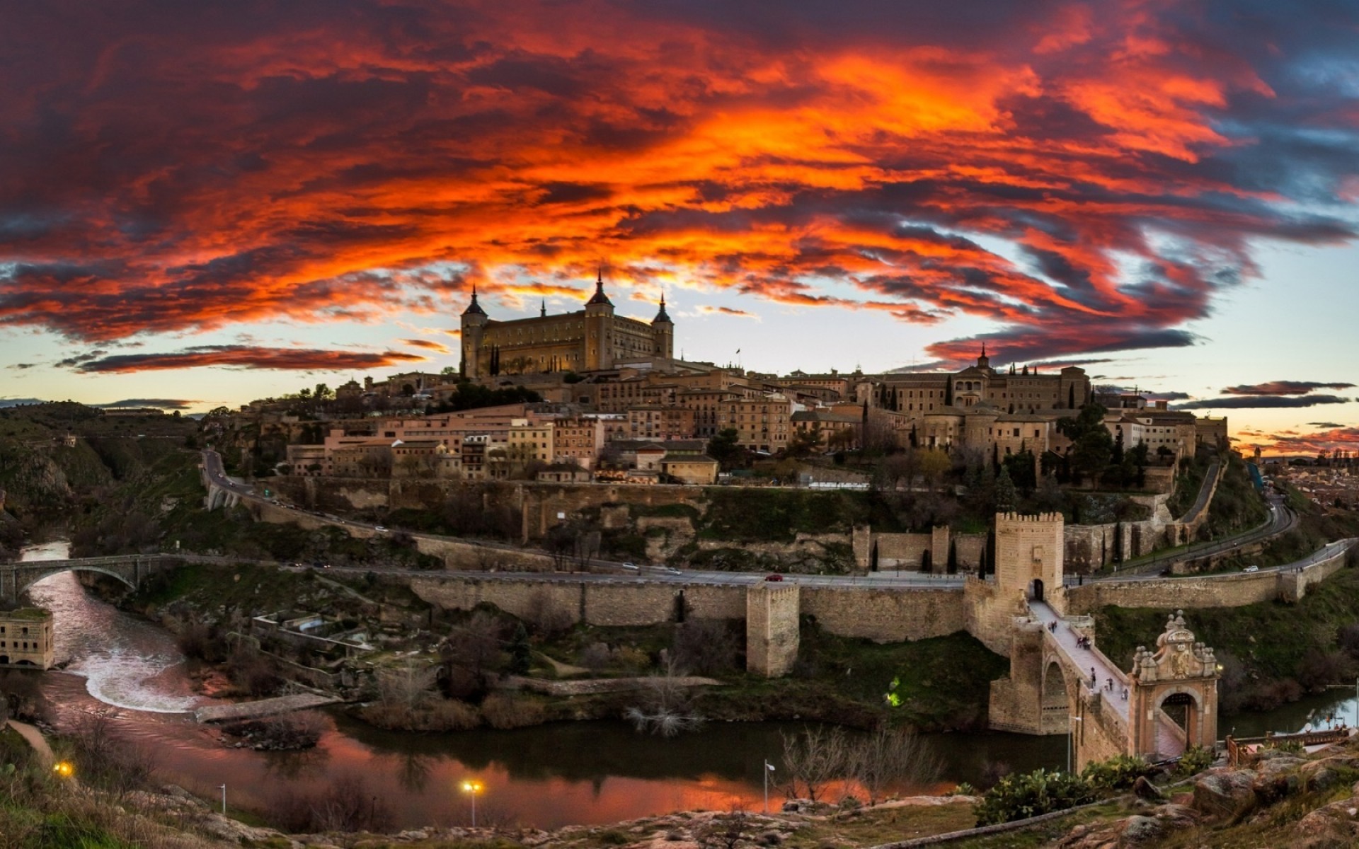 hiszpania architektura podróże niebo na zewnątrz krajobraz woda dom zachód słońca wieczorem miasto toledo noc rzeka zamek