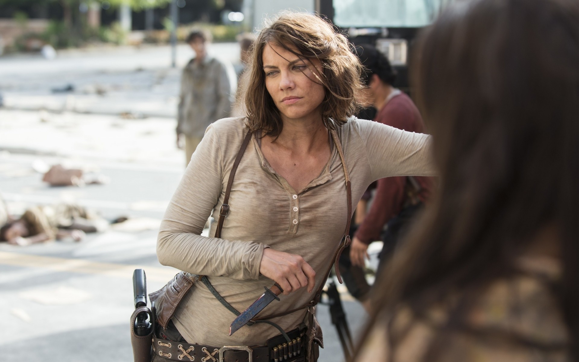 séries de televisão mulher rua cidade homem urbano adulto exterior retrato estrada maggie green lauren cohanthe the walking dead