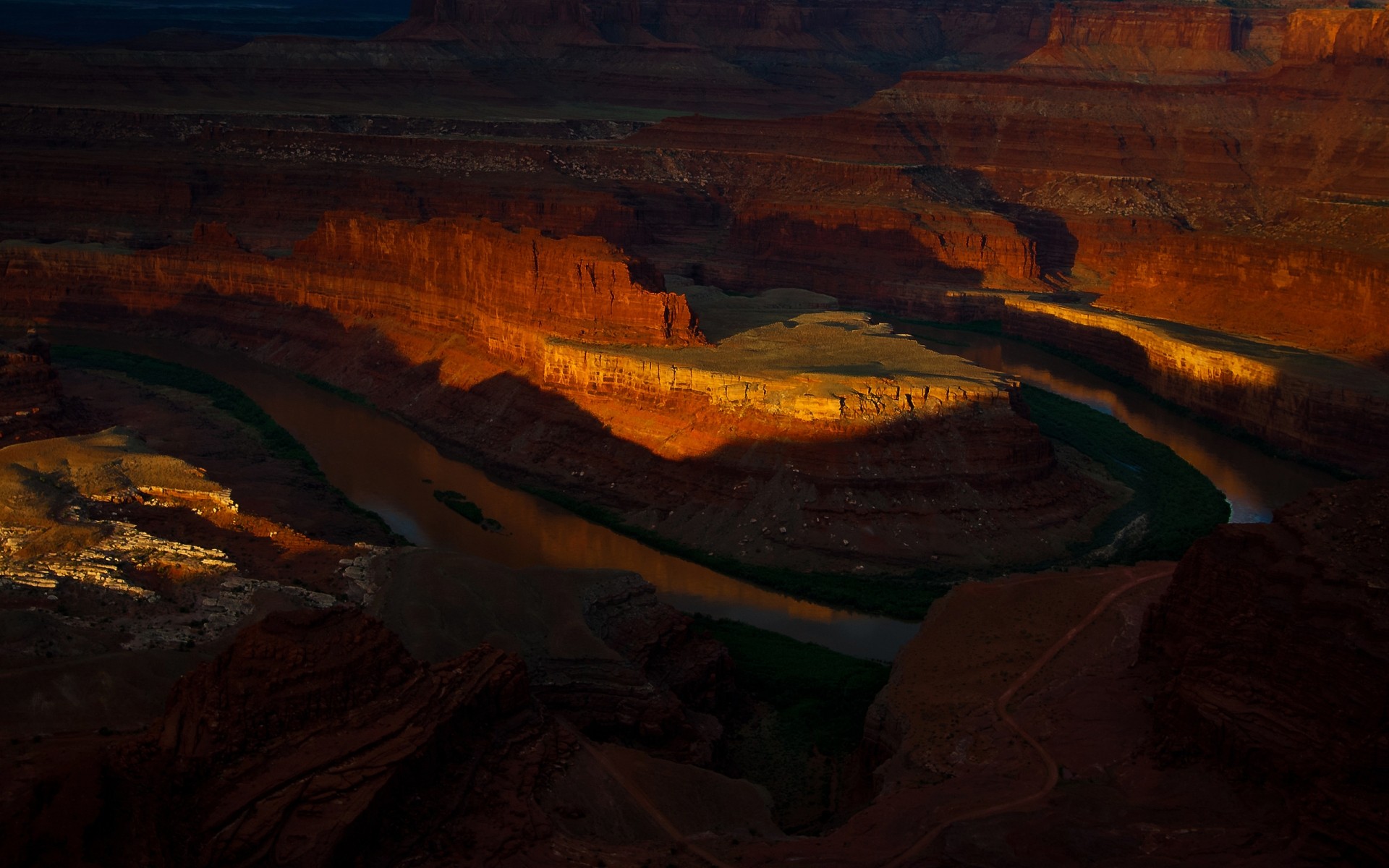 paysage coucher de soleil paysage aube voyage soir désert eau à l extérieur scénique canyon vallée lumière du jour crépuscule montagnes pierres nature rivière