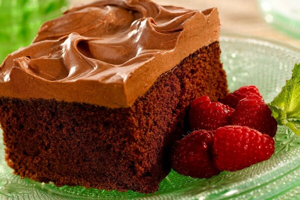 Gâteau au chocolat et fraises rouges