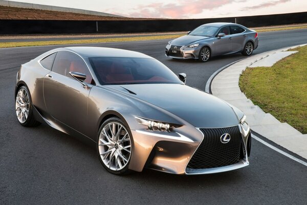 Lexus envie de vitesse. Poursuite