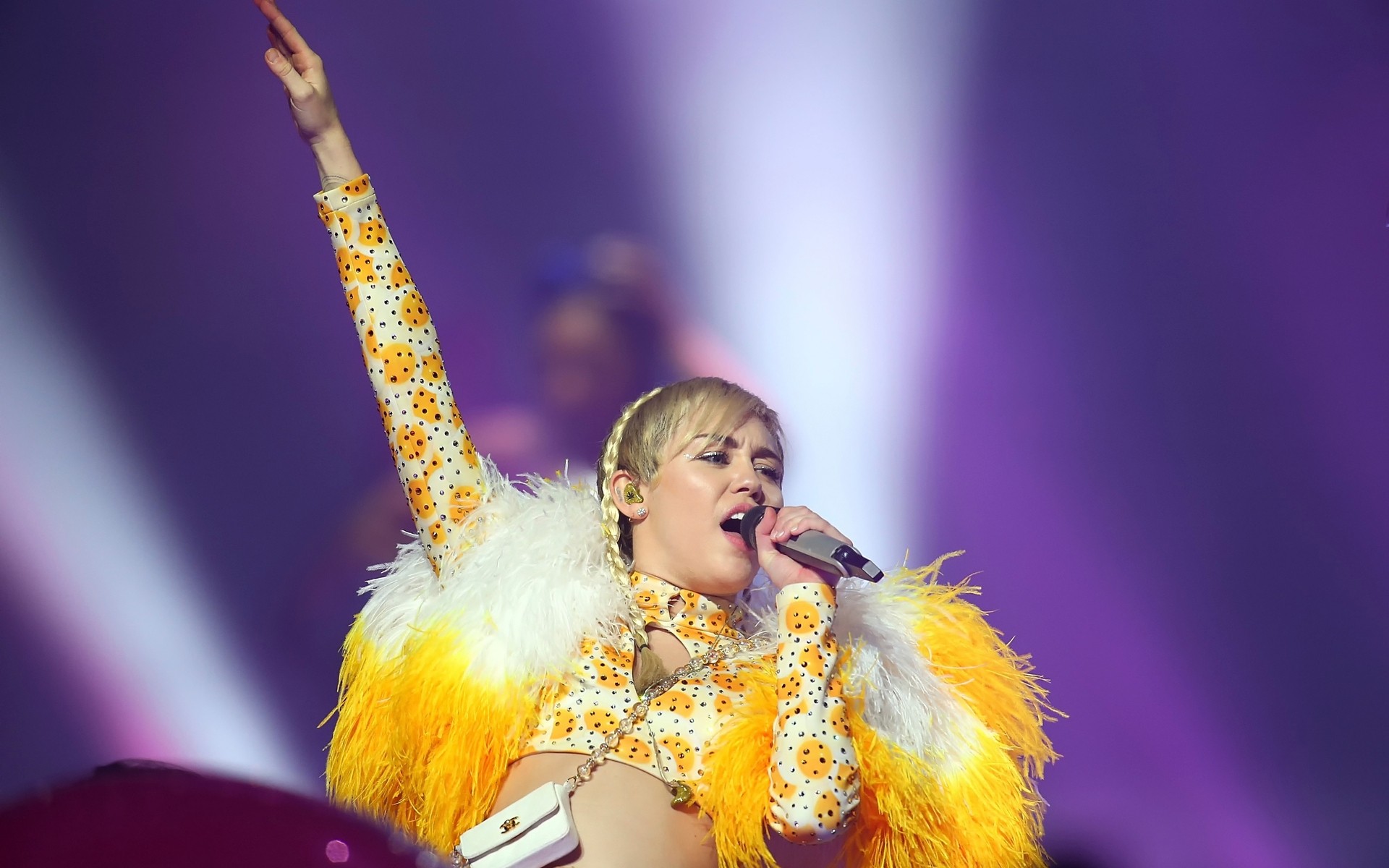 sänger festival leistung konzert sängerin musiker single bühne porträt miley cyrus