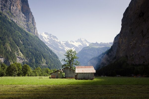 La bellezza pacifica delle alte montagne