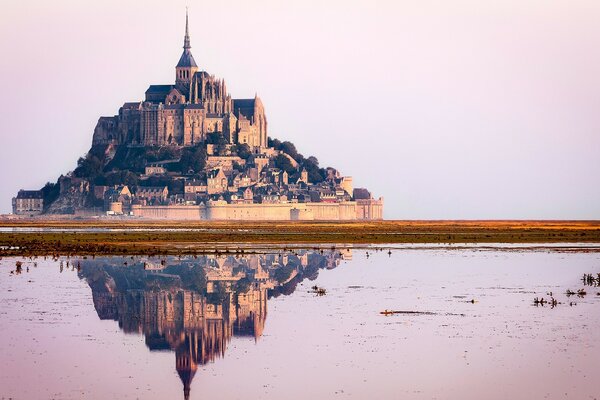 The divine reflection of the city in the water