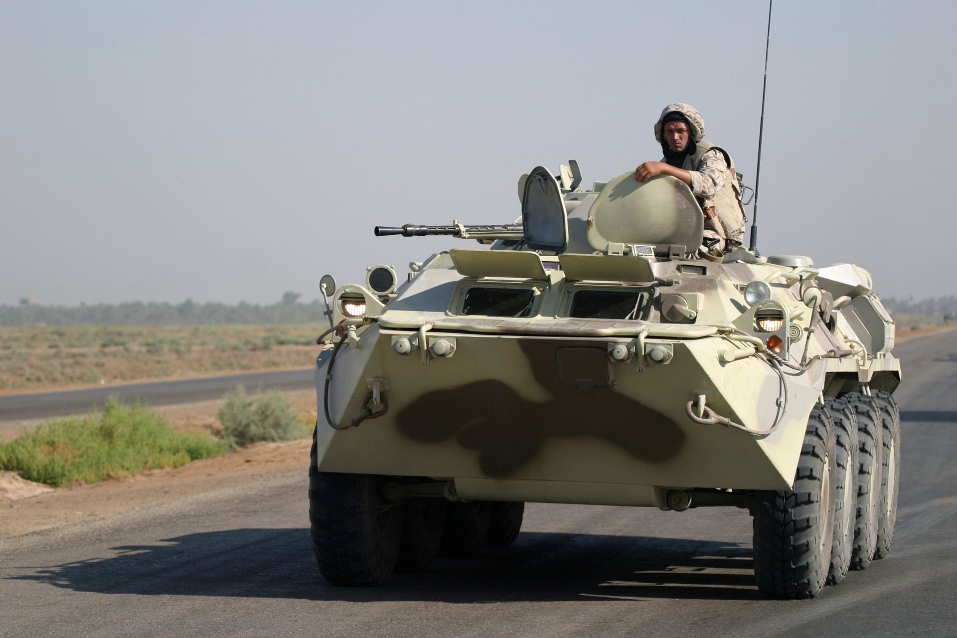 equipo de tierra militar coche ejército guerra sistema de transporte tanque armas camuflaje soldado pistola combate batalla armadura vehículo militar