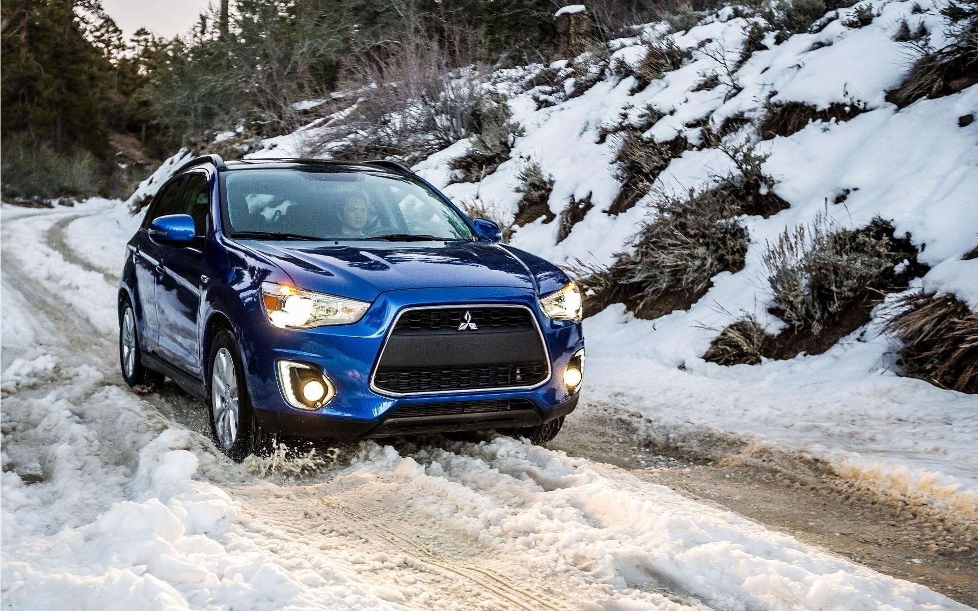 mitsubishi schnee winter auto auto beeilen sie sich straße eis im freien transportsystem aktion kalt mitsubishi asx