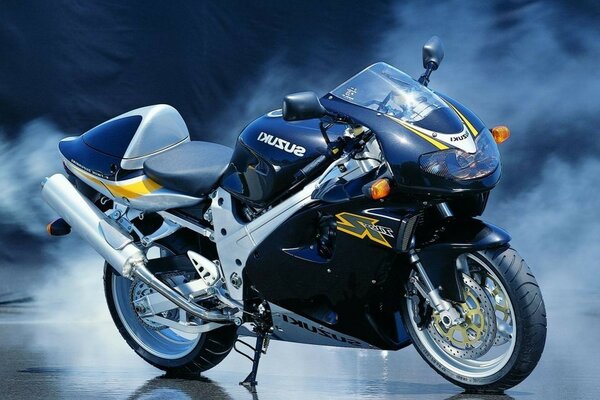 Suzuki sport bike photography