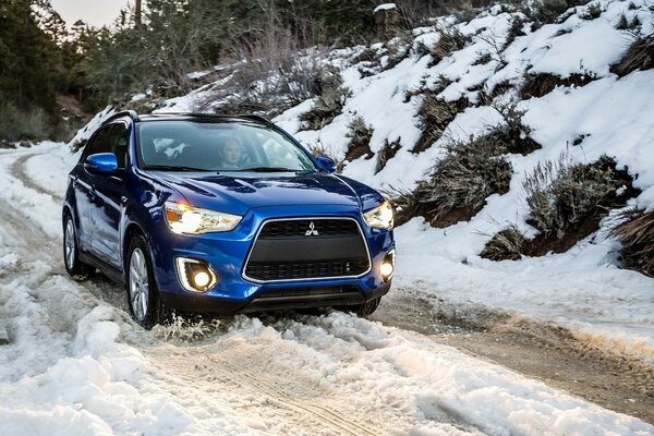 A car making its way along a snowy road