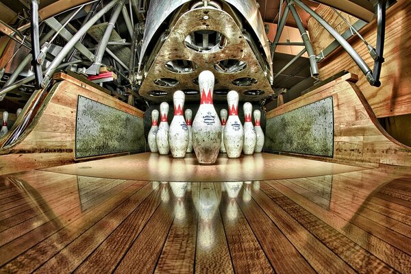 Bowling-Pins werden nach einem alten Motiv ausgeführt