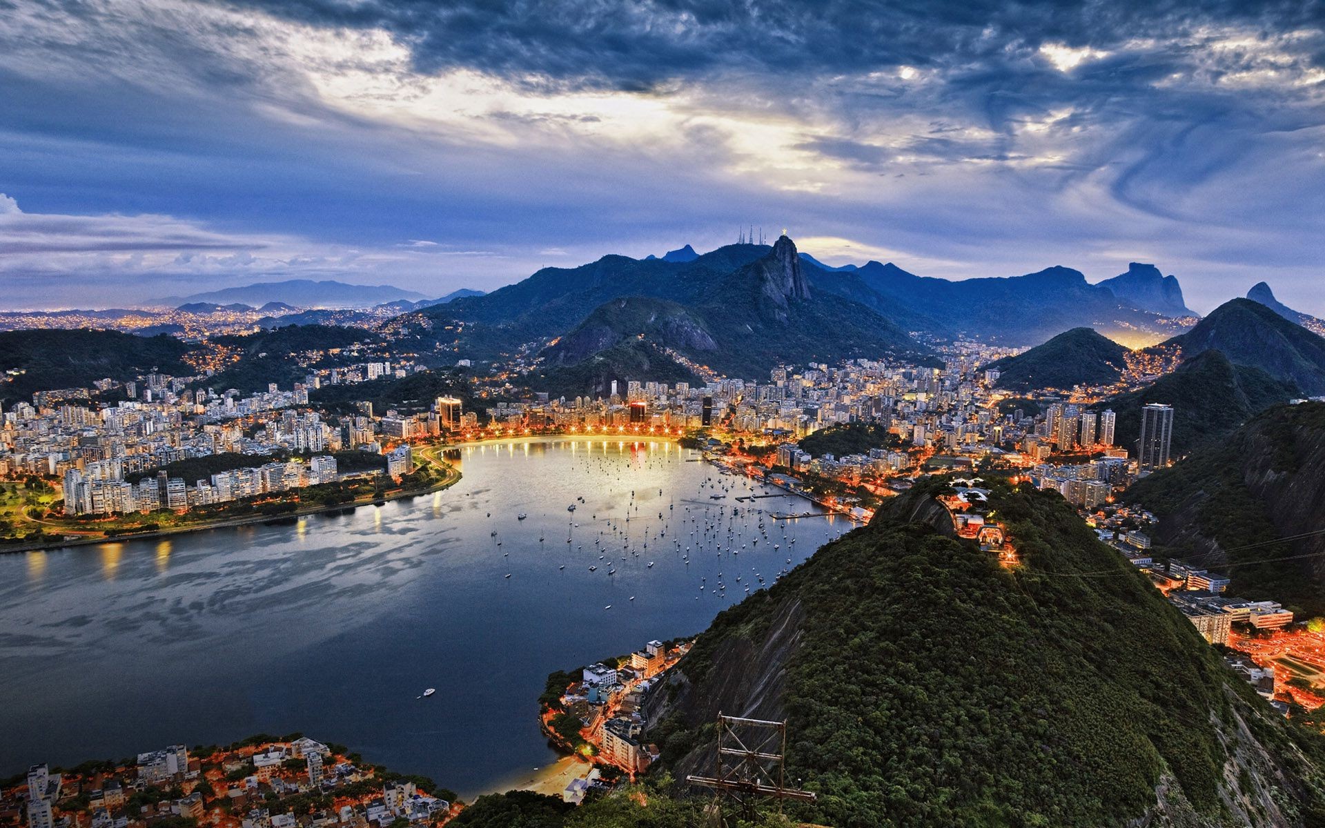 ciudad viajes montañas agua paisaje arquitectura cielo al aire libre puesta de sol ciudad lago