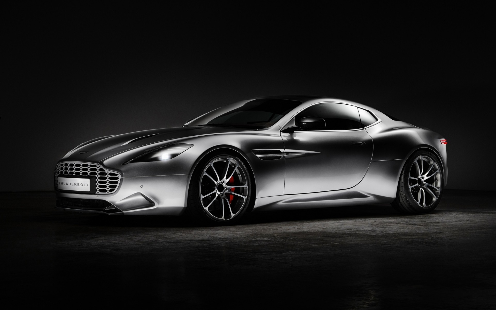 aston martin carro chernushka automóvel carro meio-dia rodas calçada cupê apresse-se sedan rápido ação asfalto mostrar corrida