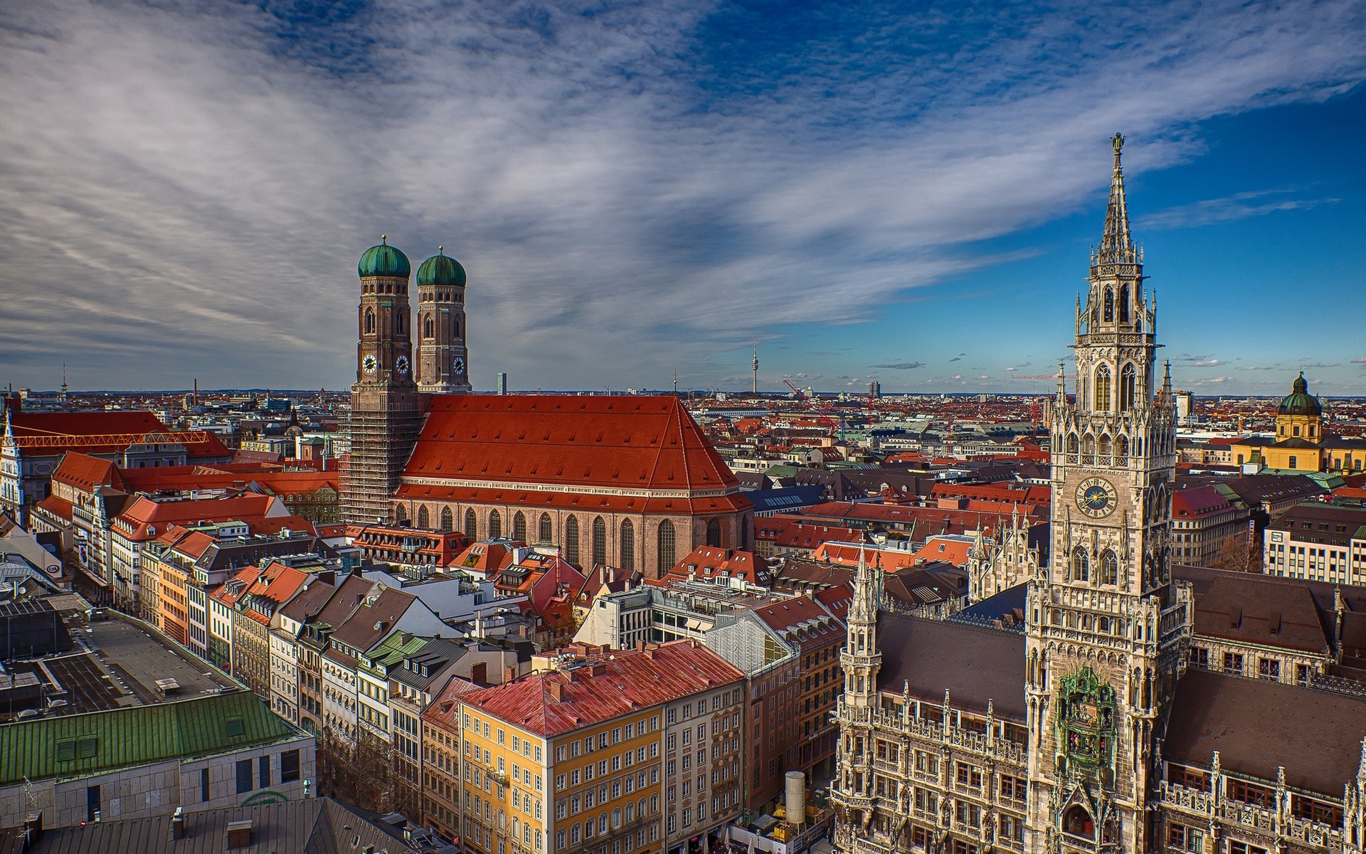 deutschland architektur stadt reisen haus himmel turm stadt städtisch schauspiel kirche skyline kathedrale im freien stadt sehenswürdigkeit tourismus dächer münchen bayern münchner rathaus