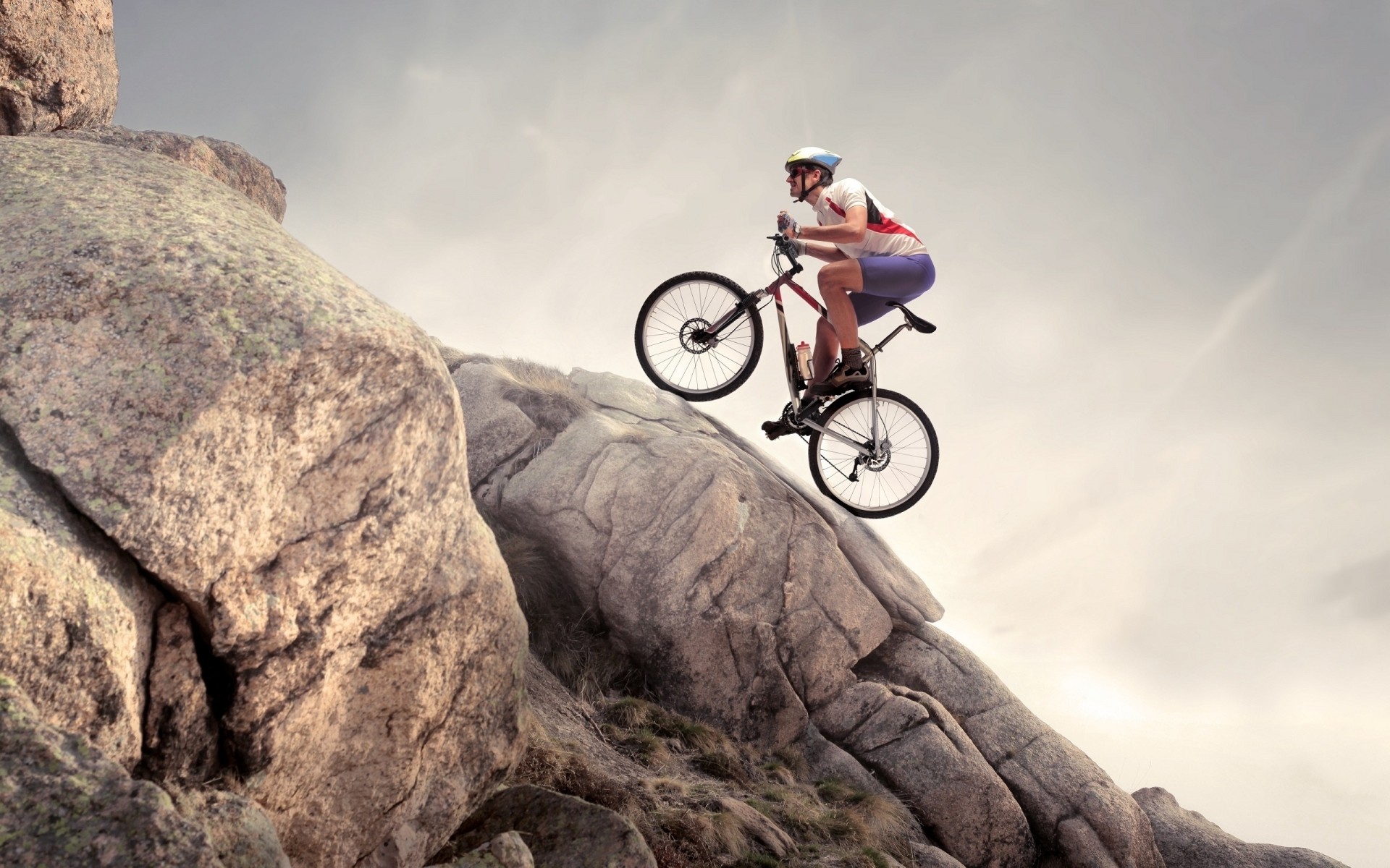 radfahren allein reisen abenteuer himmel sport mann erwachsener im freien berge natur rock erholung gefahr klettern kraft muskeln präzision