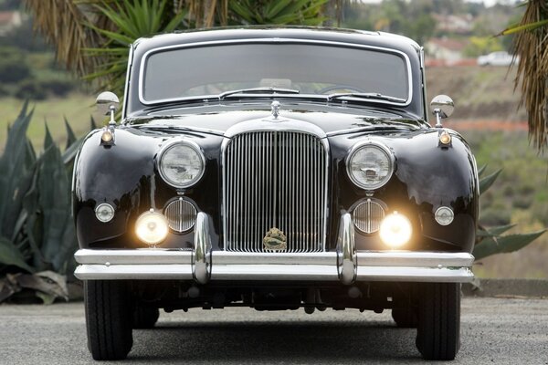 Voiture de Tourisme noire de la première moitié du 20ème siècle