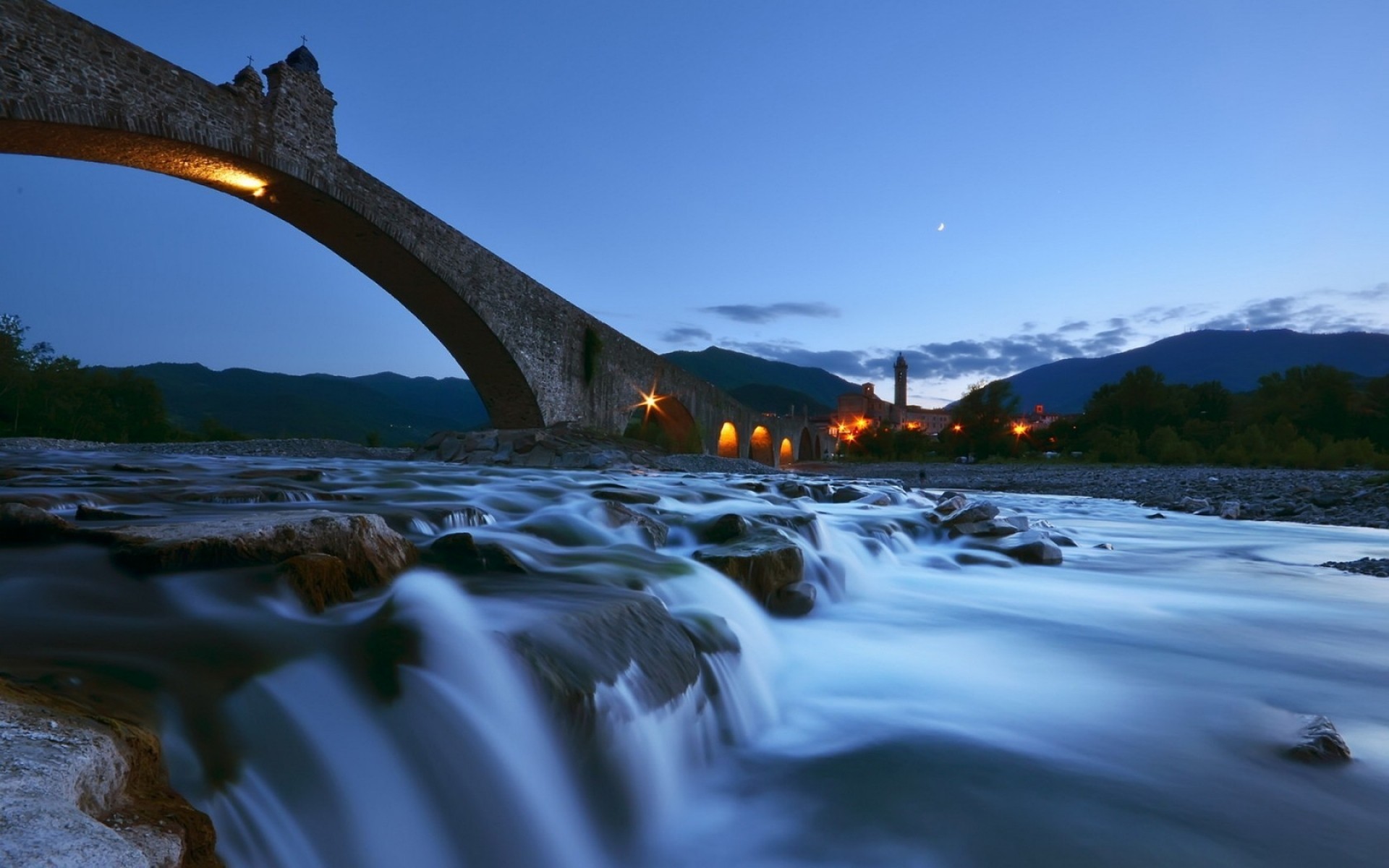 italie eau rivière coucher de soleil voyage paysage à l extérieur soir ponte del diavolo pont nuit