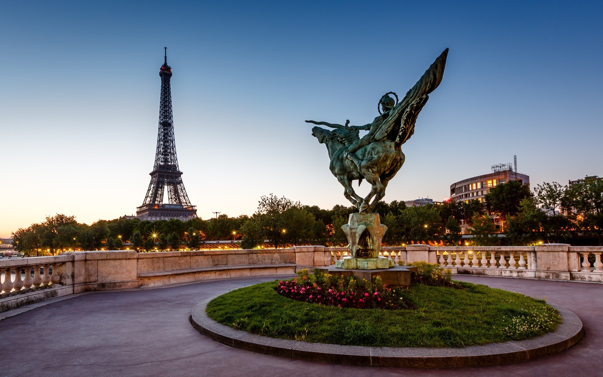 francia viajes arquitectura parque ciudad cielo al aire libre escultura casa estatua turismo agua fuente punto de referencia monumento museo estatua renacida parís tour eiffel